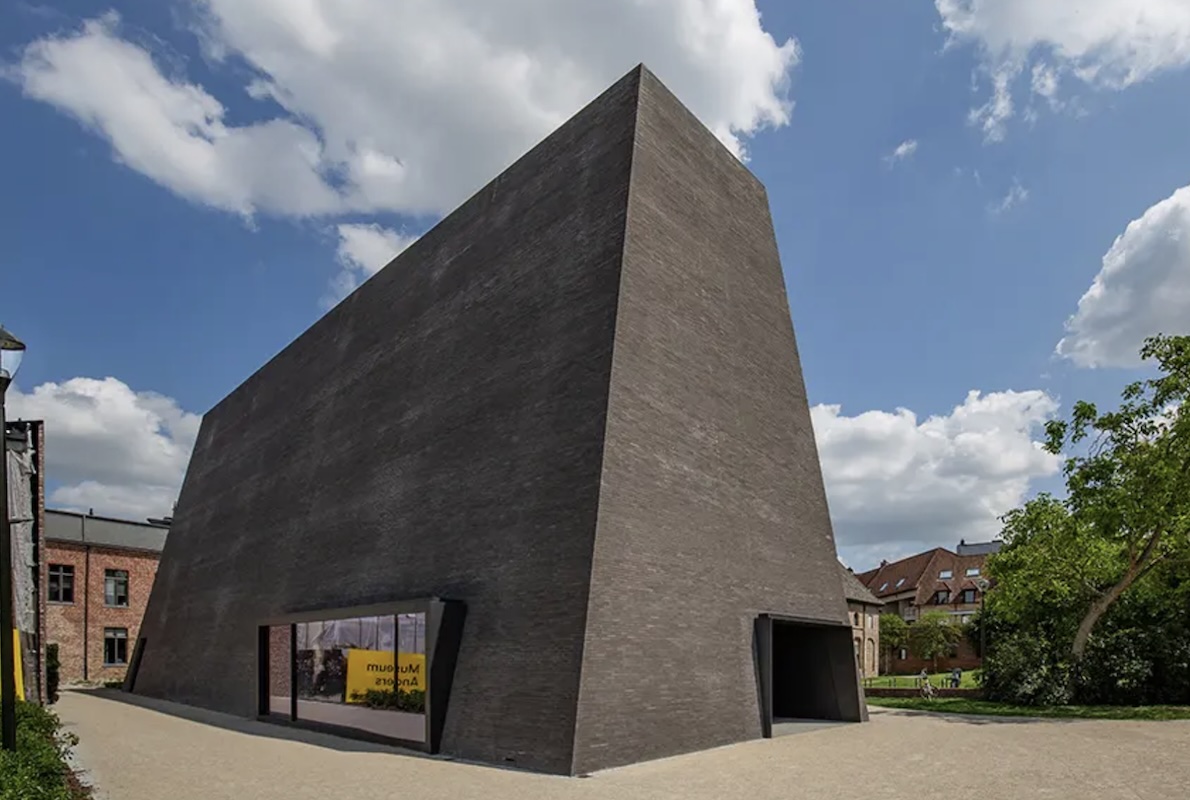 Historisch erfgoed ontmoet hedendaagse museale architectuur te Kortrijk